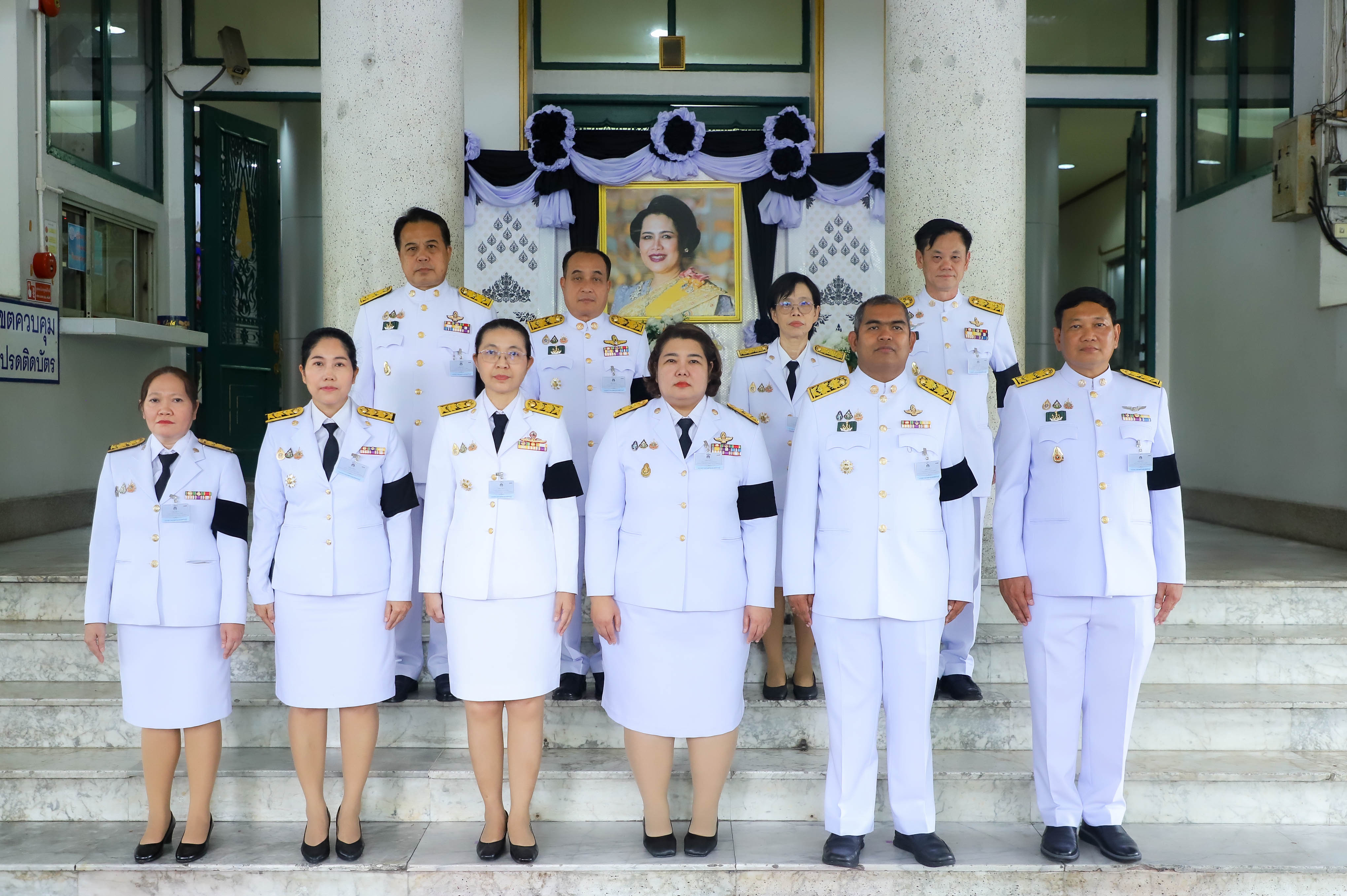 title - ส.ป.ก. ร่วมเข้าเฝ้าฯ รับเสด็จพระพิธีธรรมสวดพระอภิธรรมพระบรมศพ สมเด็จพระนางเจ้าสิริกิติ์ พระบรมราชินีนาถ พระบรมราชชนนีพันปีหลวง